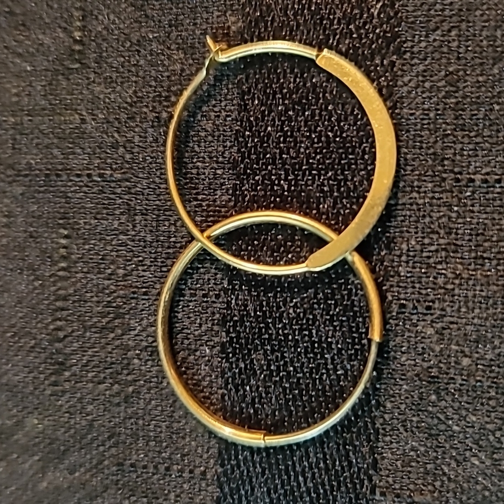 1 mismatch set of hoop style earrings 10k solid gold NOT plated no damage